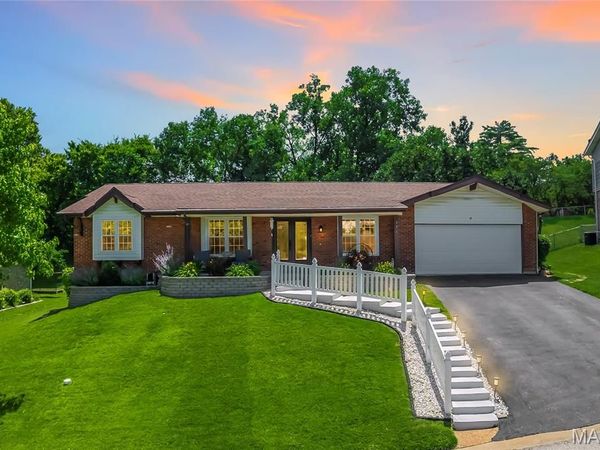 556 Spragues Mill Court, Ballwin, MO 63011