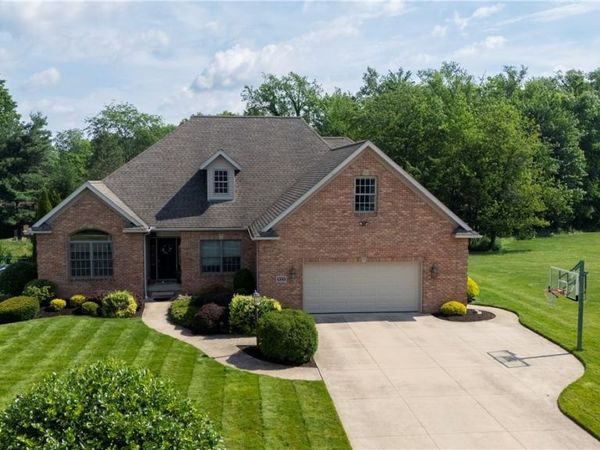 923 Mesa Verde Drive , Barberton, OH 44203