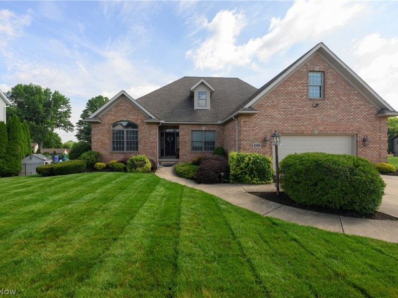 923 Mesa Verde Drive, Barberton, OH 44203 Photo 2