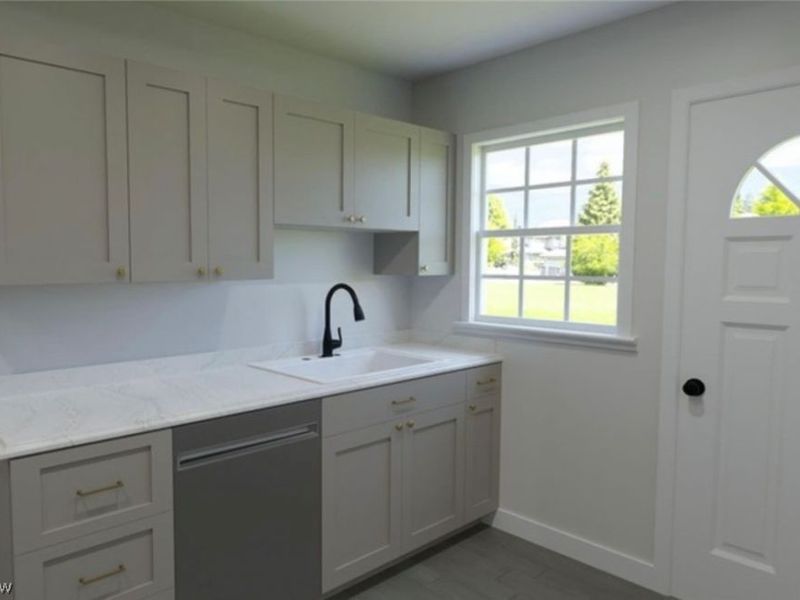 7488 Southwood Road, Mentor, OH 44060 Photo 6