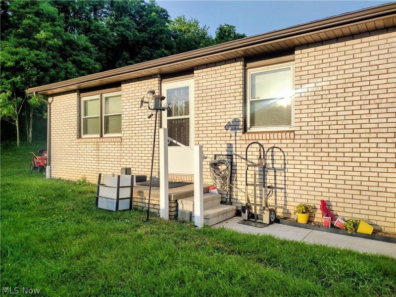1055 Kerns Drive NE, Bolivar, OH 44612 Photo 3