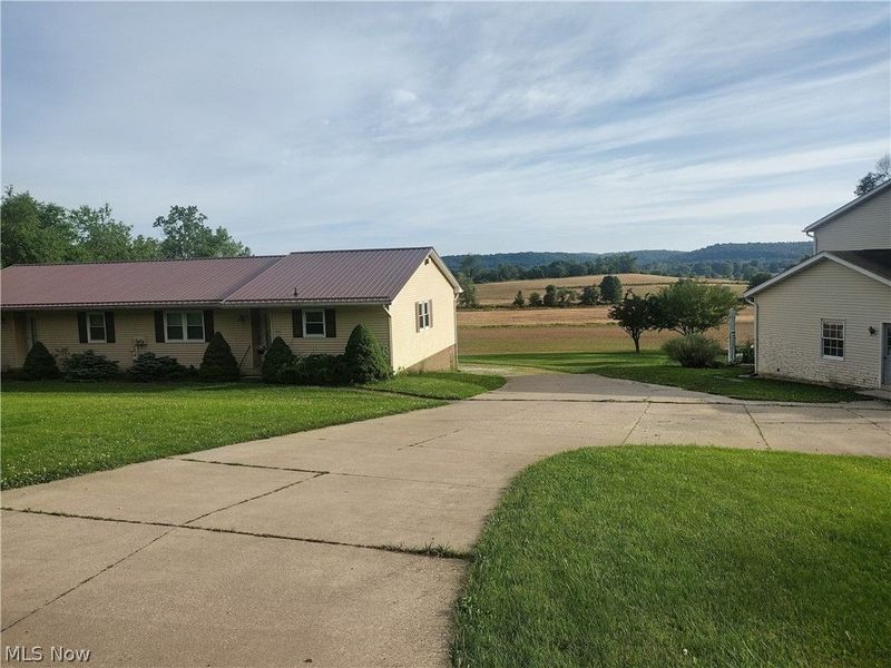 1142 Kerns Drive NE, Bolivar, OH 44612 Photo 2