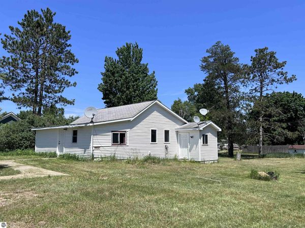 447 Baldwin Street S, Lake City, MI 49651