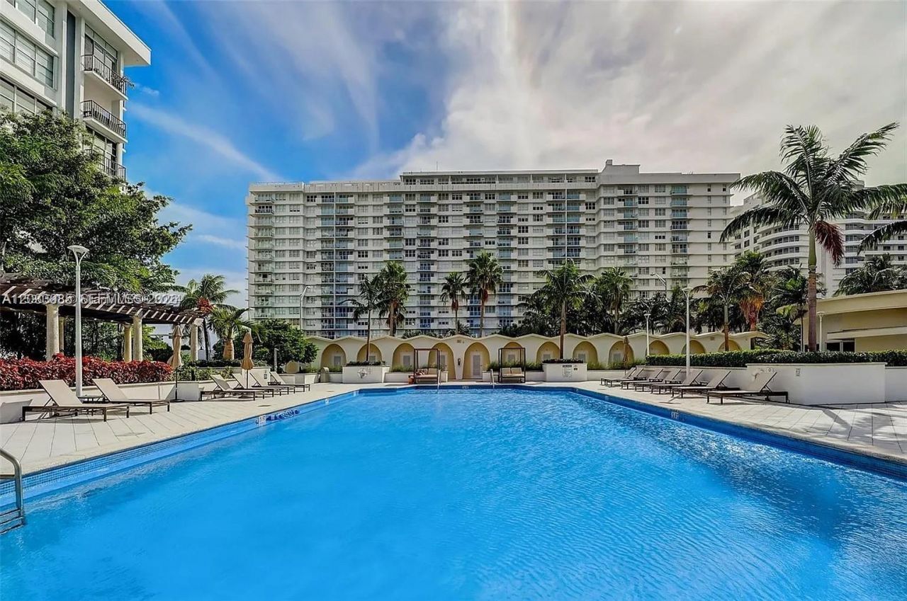 5600 Collins Ave , Unit 7W, Miami Beach, FL 33140 Photo
