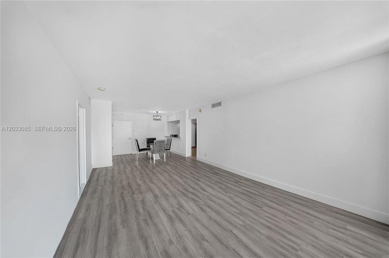 5600 Collins Ave , Unit 7W, Miami Beach, FL 33140 Photo