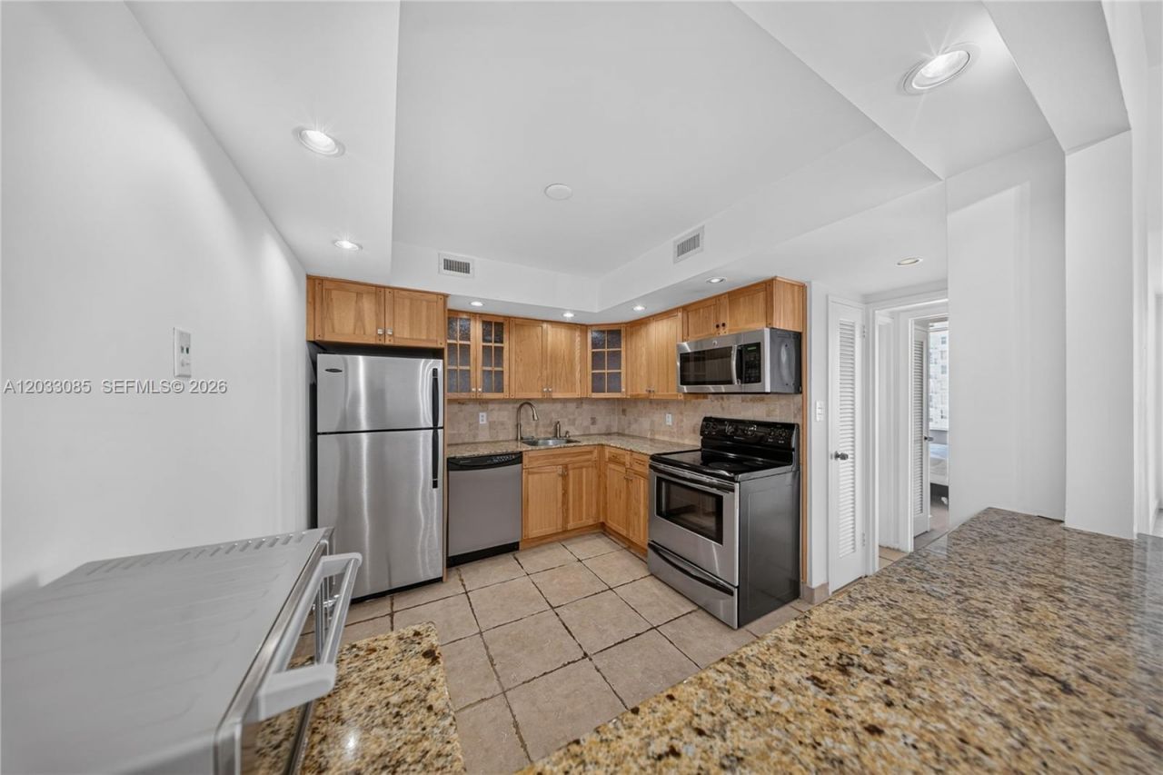 5600 Collins Ave , Unit 7W, Miami Beach, FL 33140 Photo