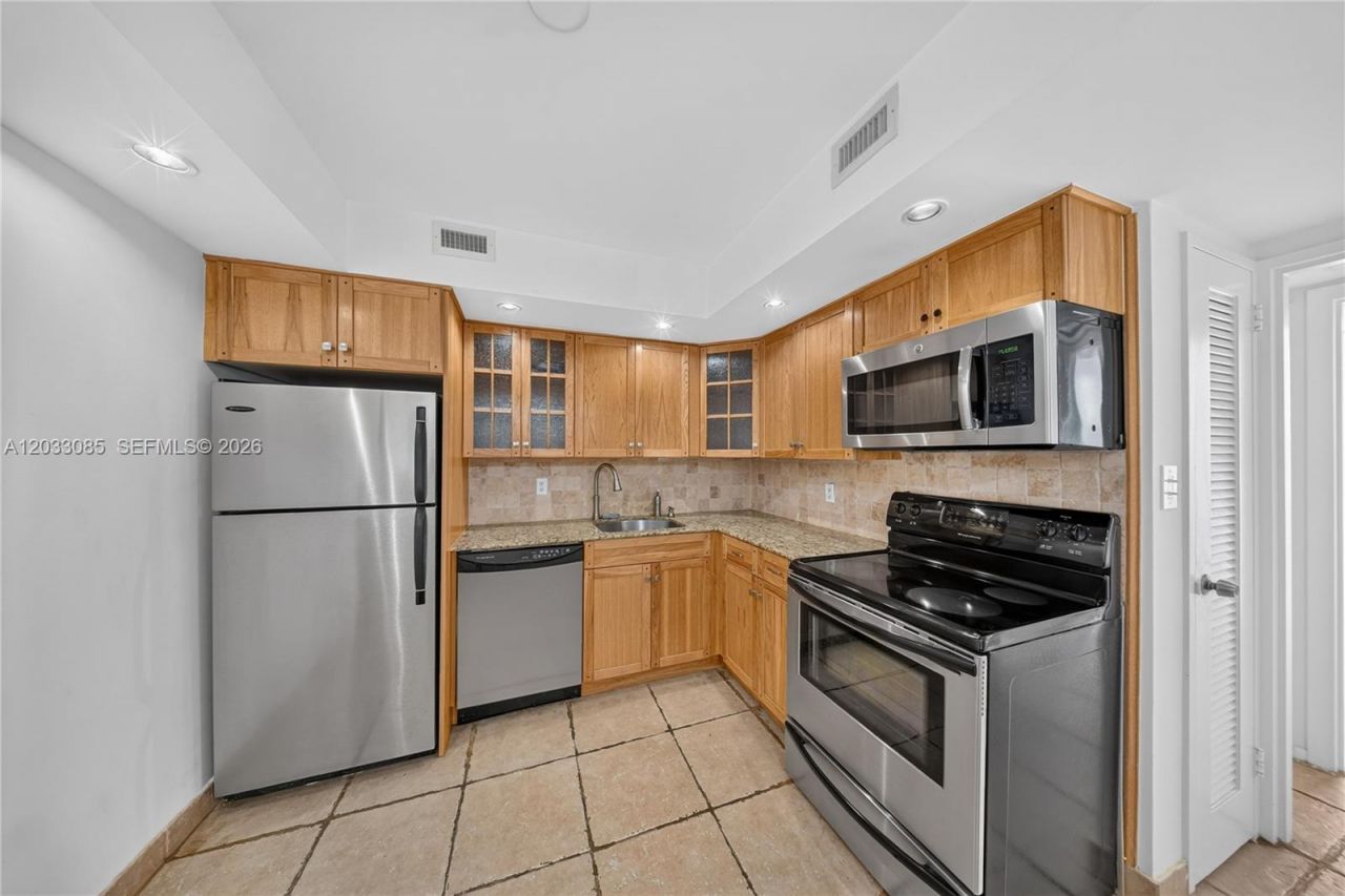 5600 Collins Ave , Unit 7W, Miami Beach, FL 33140 Photo