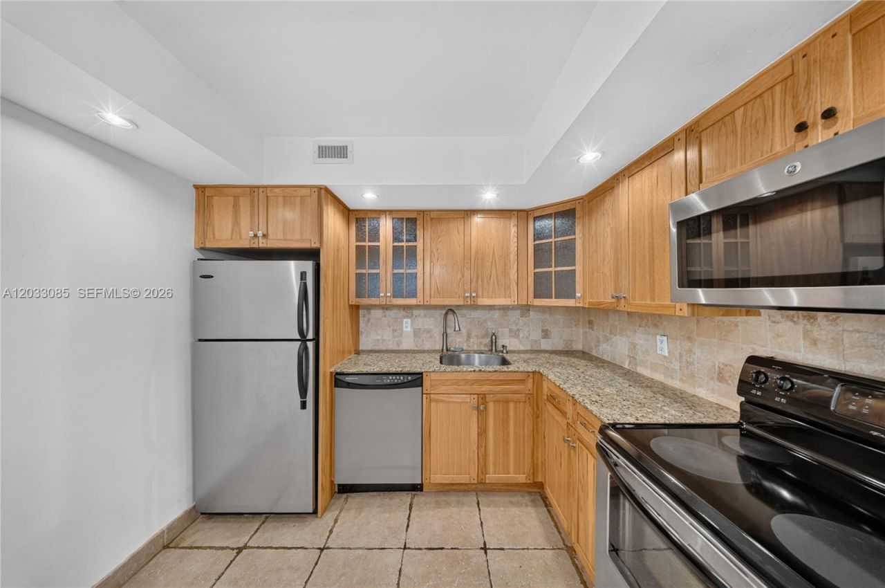 5600 Collins Ave , Unit 7W, Miami Beach, FL 33140 Photo