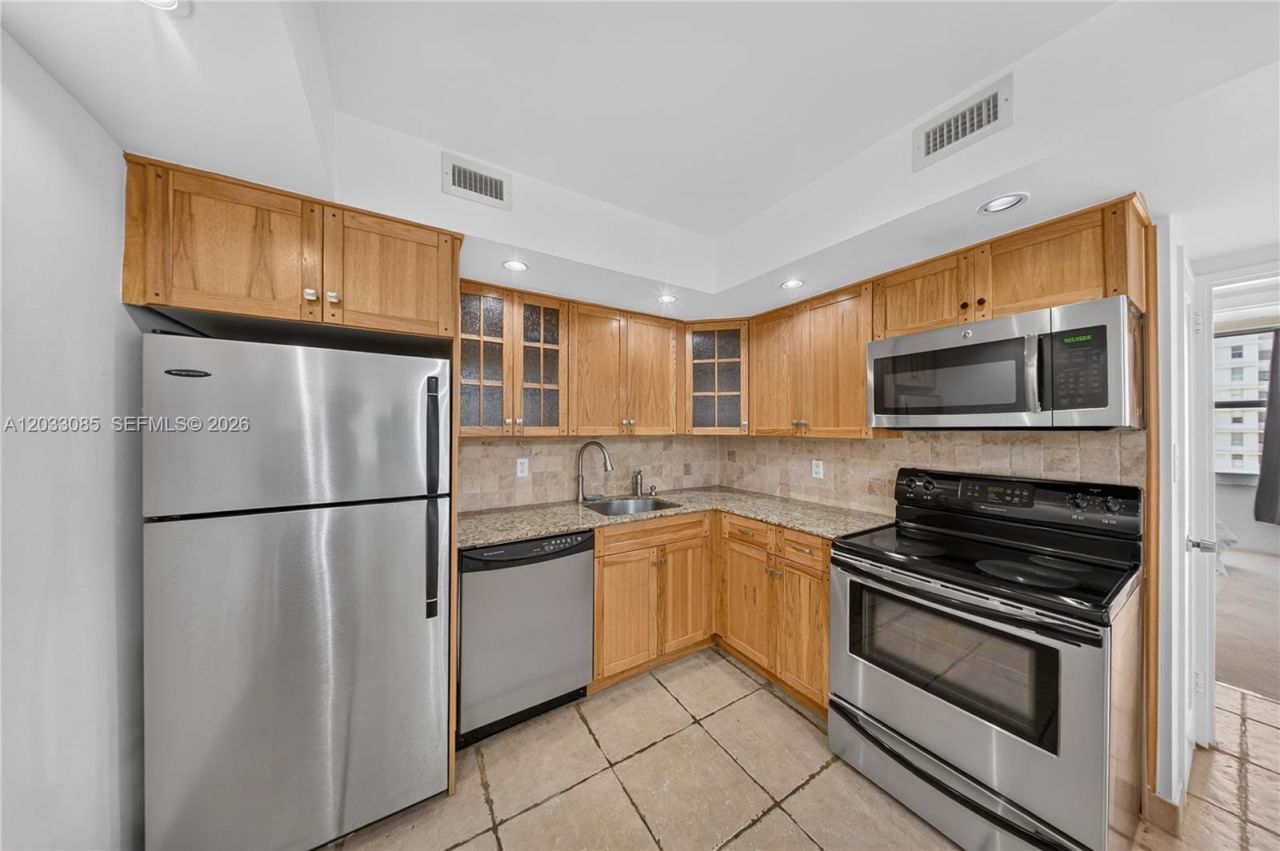 5600 Collins Ave , Unit 7W, Miami Beach, FL 33140 Photo