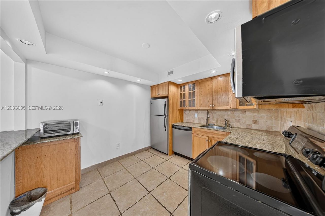 5600 Collins Ave , Unit 7W, Miami Beach, FL 33140 Photo
