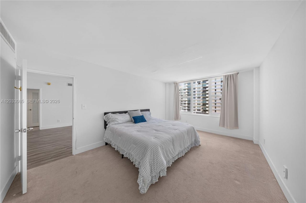5600 Collins Ave , Unit 7W, Miami Beach, FL 33140 Photo