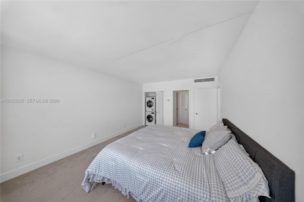 5600 Collins Ave , Unit 7W, Miami Beach, FL 33140 Photo