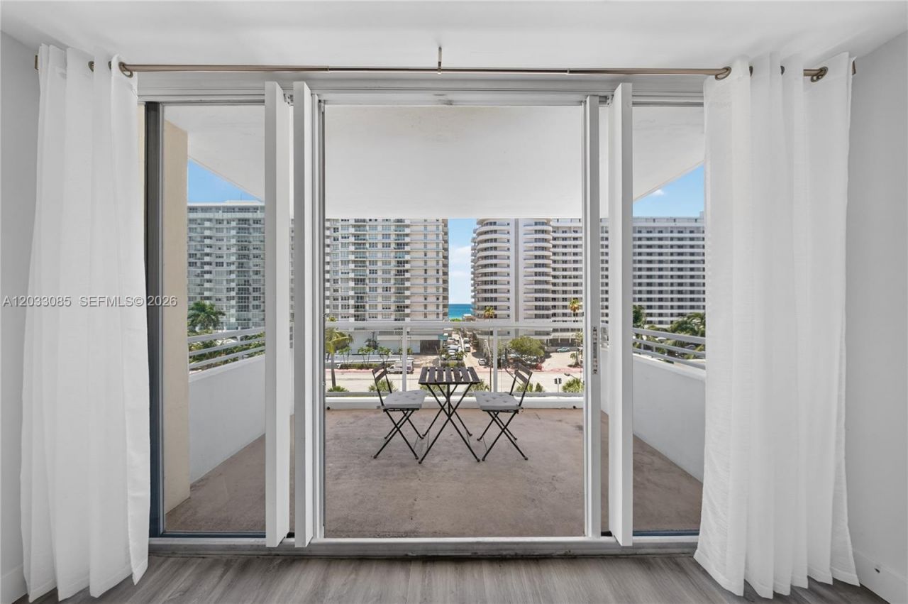 5600 Collins Ave , Unit 7W, Miami Beach, FL 33140 Photo