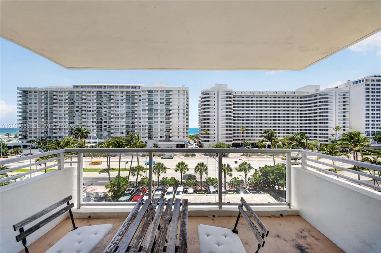 5600 Collins Ave , Unit 7W, Miami Beach, FL 33140 Photo
