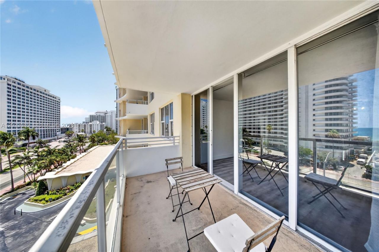 5600 Collins Ave , Unit 7W, Miami Beach, FL 33140 Photo