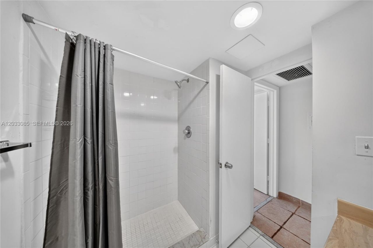 5600 Collins Ave , Unit 7W, Miami Beach, FL 33140 Photo