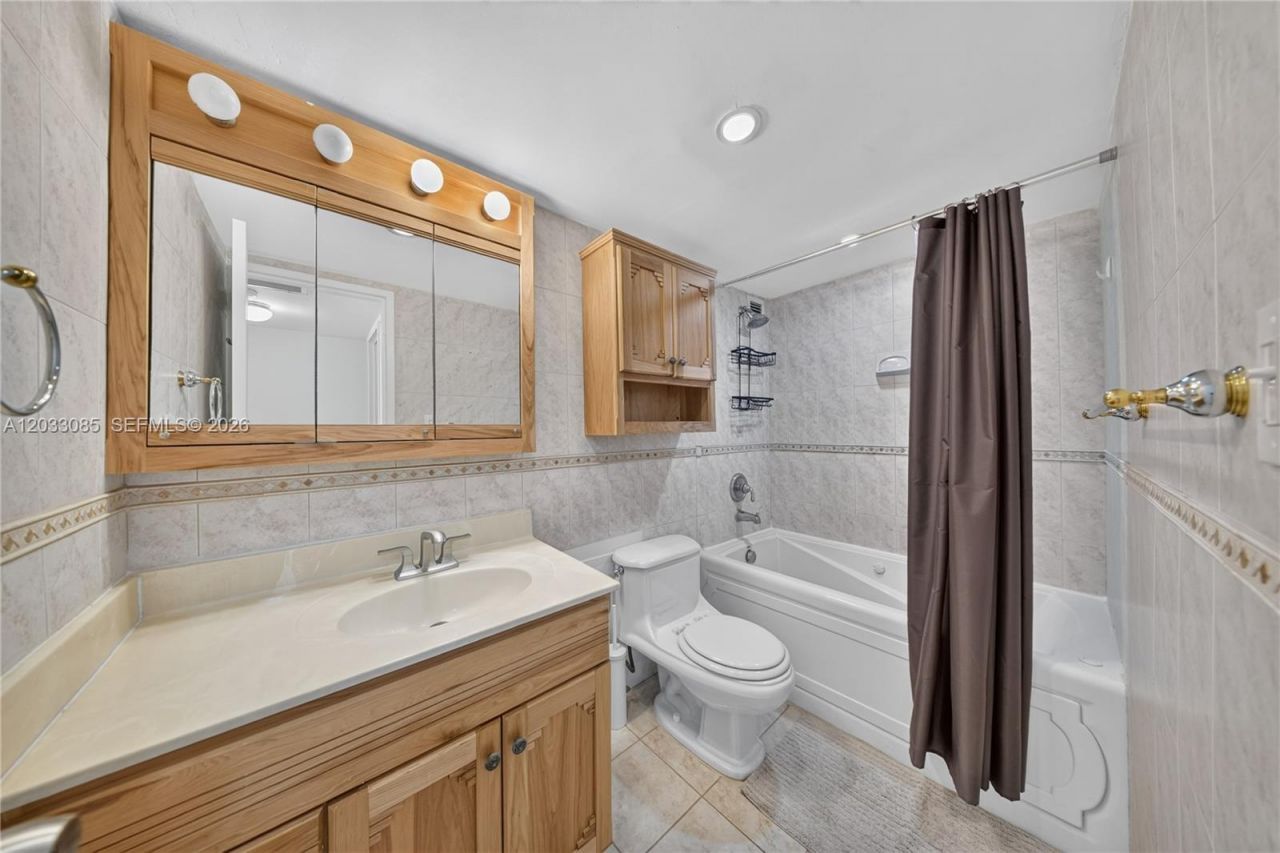5600 Collins Ave , Unit 7W, Miami Beach, FL 33140 Photo