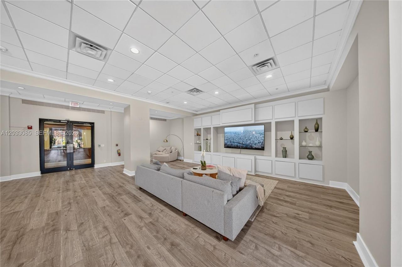 5600 Collins Ave , Unit 7W, Miami Beach, FL 33140 Photo