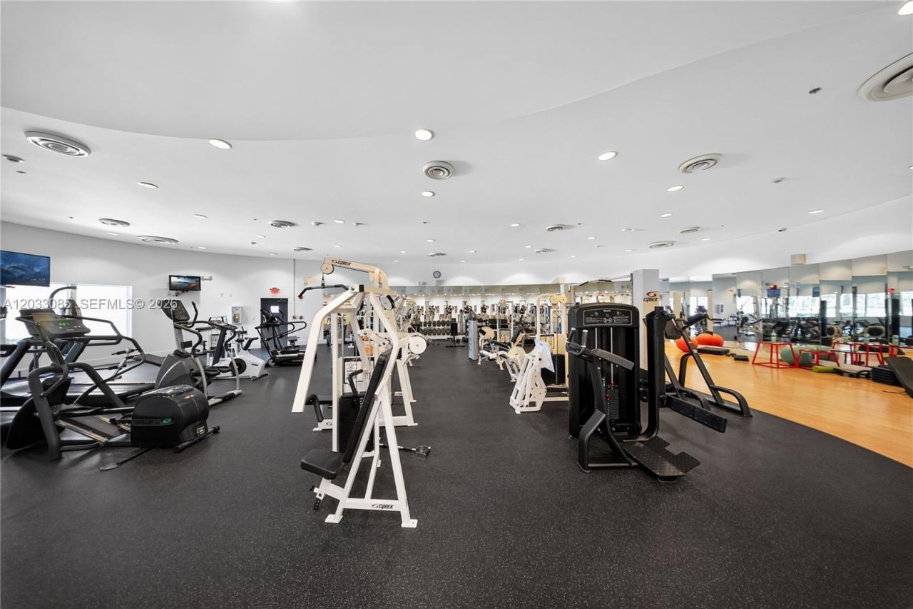 5600 Collins Ave , Unit 7W, Miami Beach, FL 33140 Photo