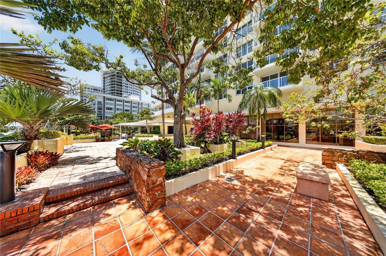 5600 Collins Ave , Unit 7W, Miami Beach, FL 33140 Photo