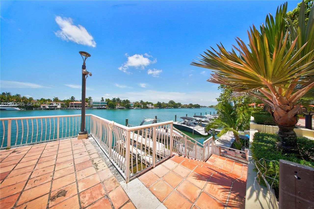 5600 Collins Ave , Unit 7W, Miami Beach, FL 33140 Photo