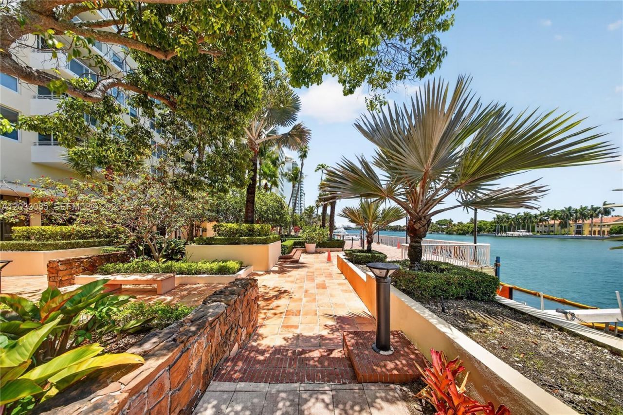 5600 Collins Ave , Unit 7W, Miami Beach, FL 33140 Photo
