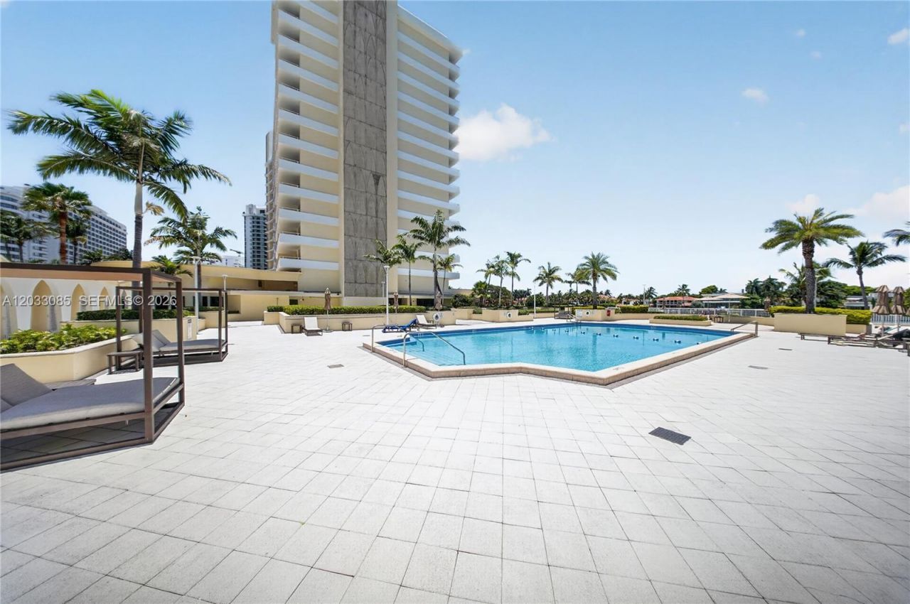 5600 Collins Ave , Unit 7W, Miami Beach, FL 33140 Photo