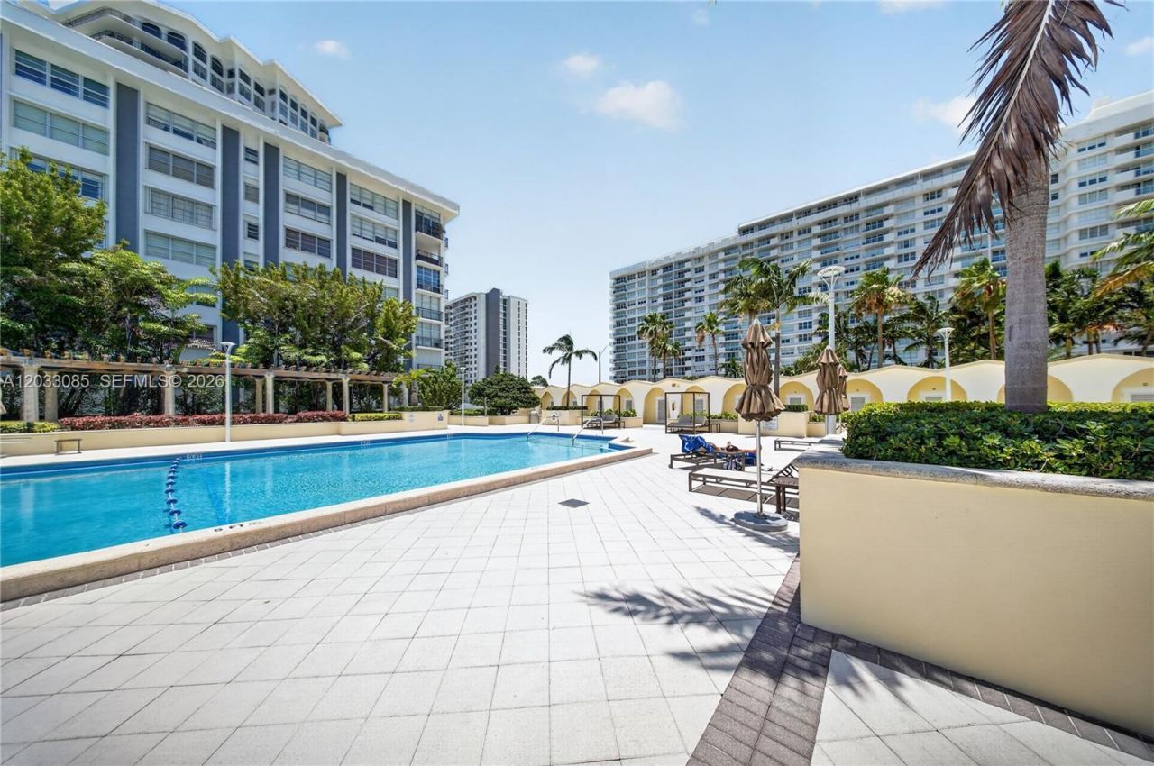 5600 Collins Ave , Unit 7W, Miami Beach, FL 33140 Photo