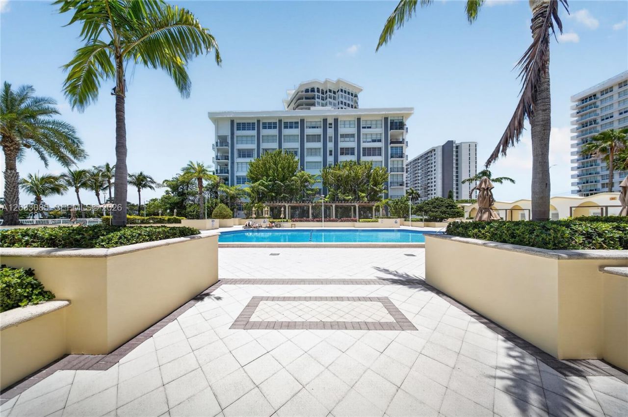 5600 Collins Ave , Unit 7W, Miami Beach, FL 33140 Photo