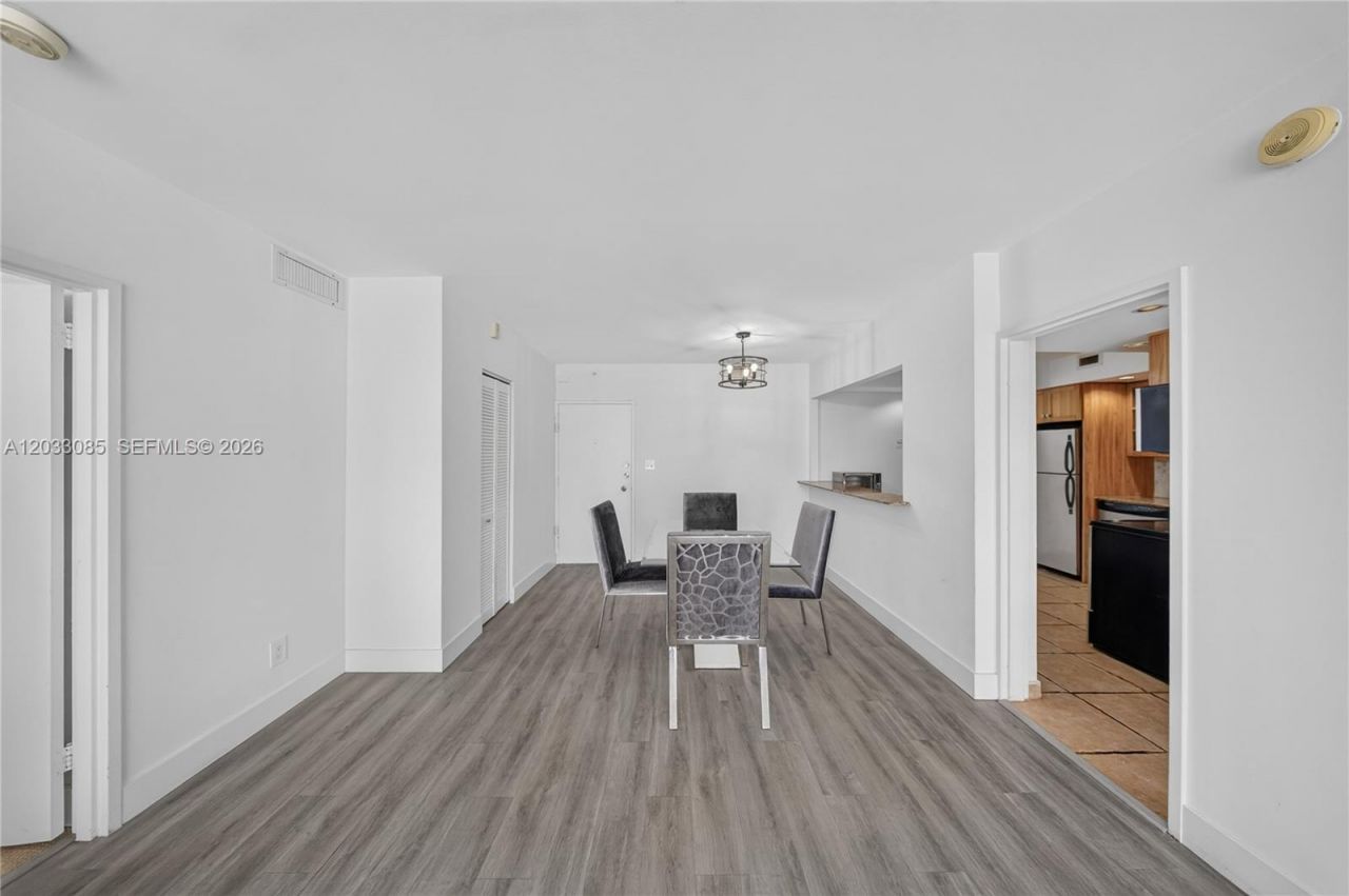 5600 Collins Ave , Unit 7W, Miami Beach, FL 33140 Photo