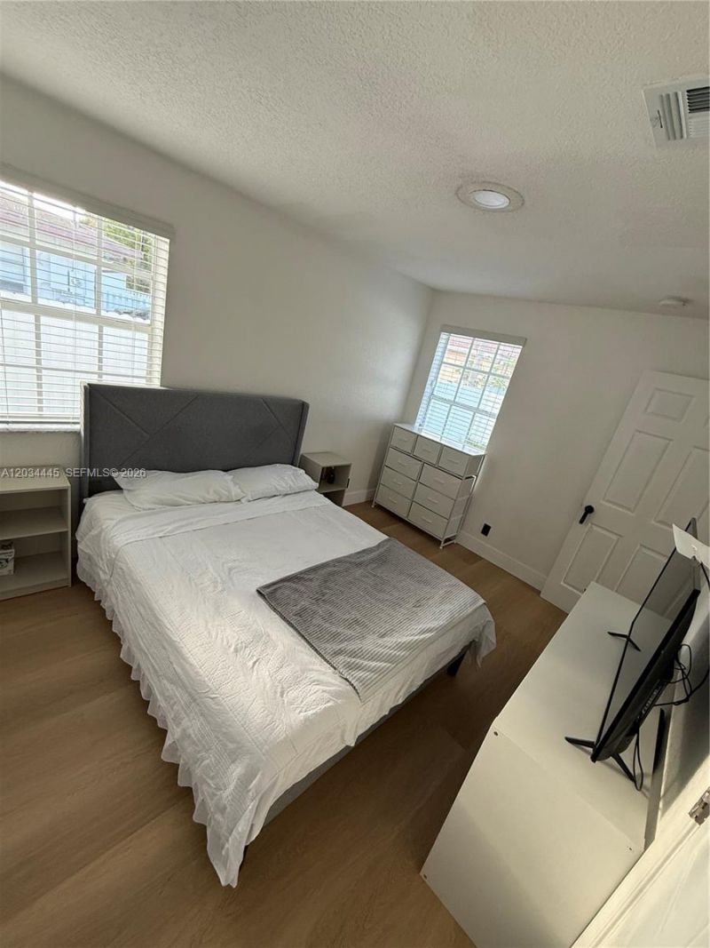 2441 NW 14th St , Fort Lauderdale, FL 33311 Photo