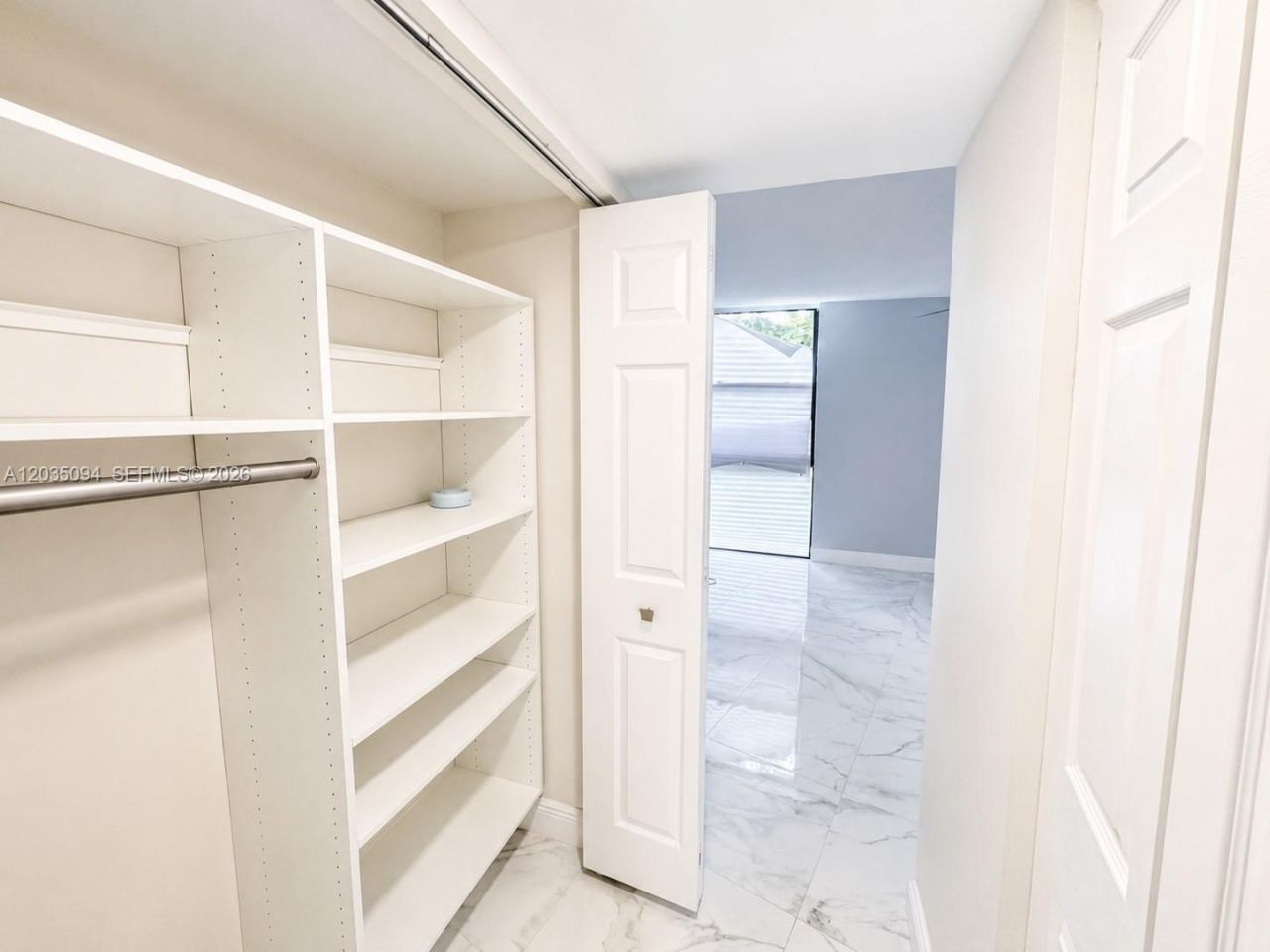 3301 N Country Club Dr , Unit 305, Aventura, FL 33180 Photo