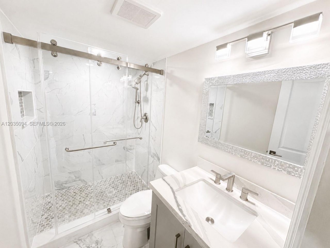 3301 N Country Club Dr , Unit 305, Aventura, FL 33180 Photo