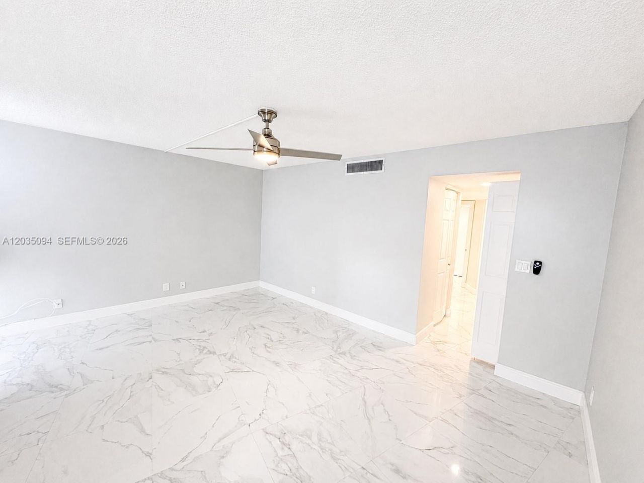 3301 N Country Club Dr , Unit 305, Aventura, FL 33180 Photo