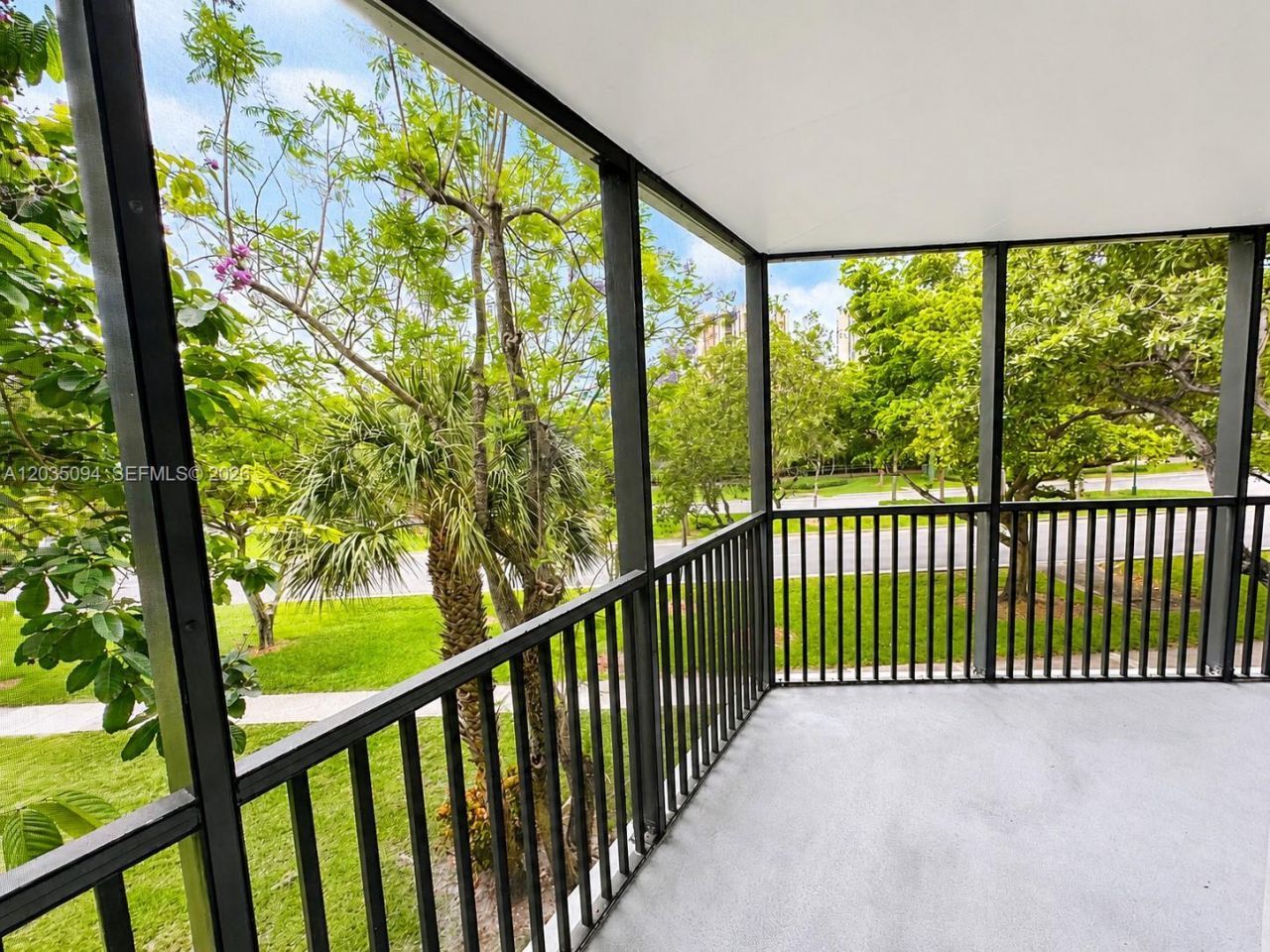 3301 N Country Club Dr , Unit 305, Aventura, FL 33180 Photo