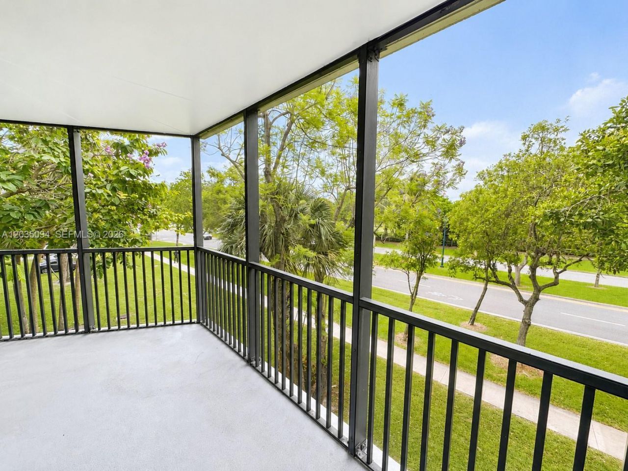 3301 N Country Club Dr , Unit 305, Aventura, FL 33180 Photo