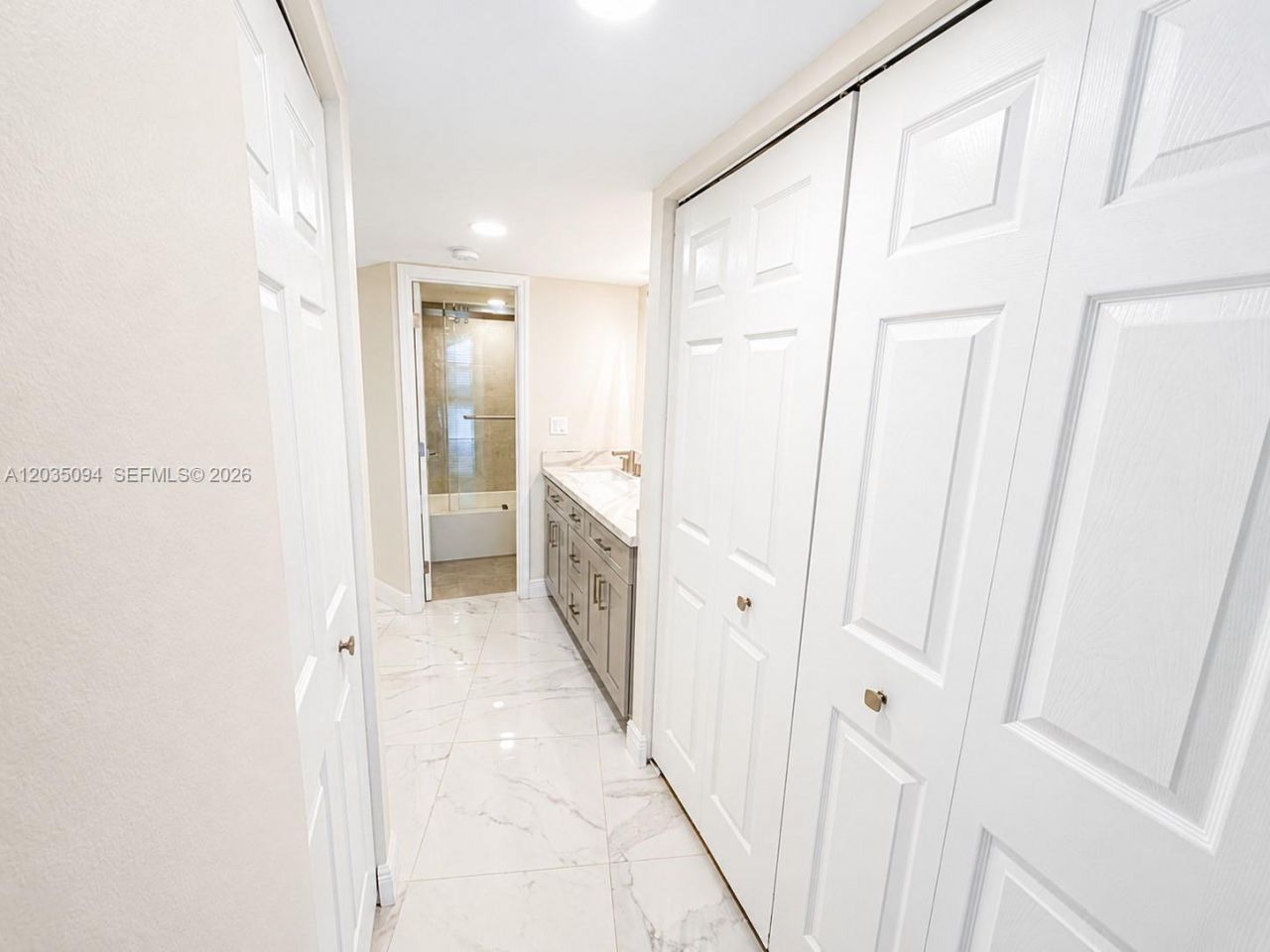 3301 N Country Club Dr , Unit 305, Aventura, FL 33180 Photo