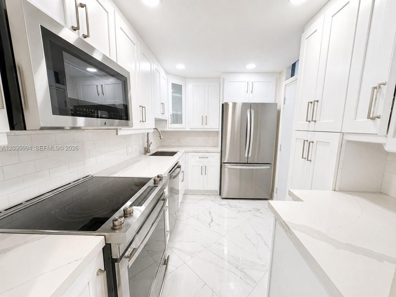3301 N Country Club Dr , Unit 305, Aventura, FL 33180 Photo