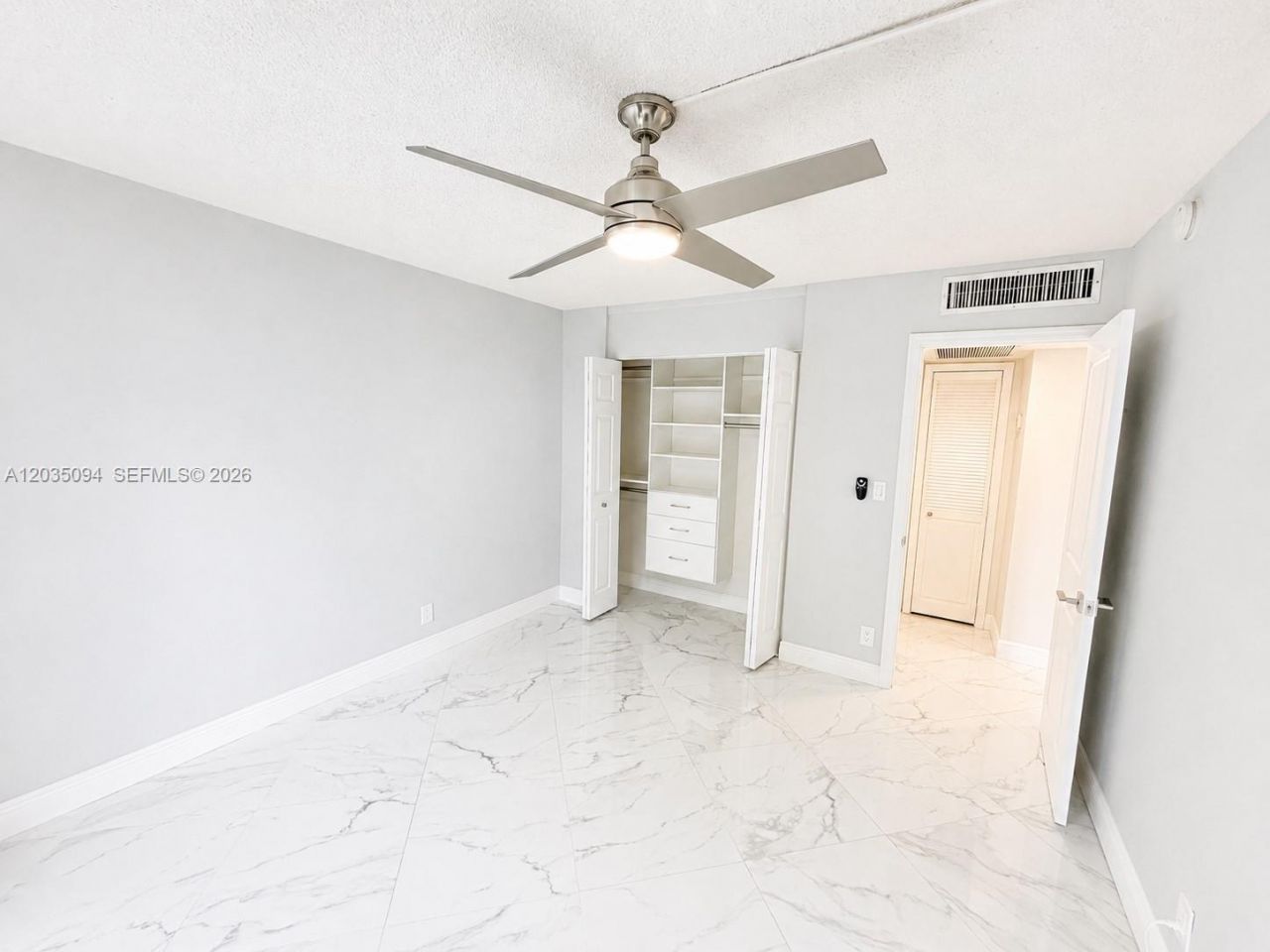 3301 N Country Club Dr , Unit 305, Aventura, FL 33180 Photo