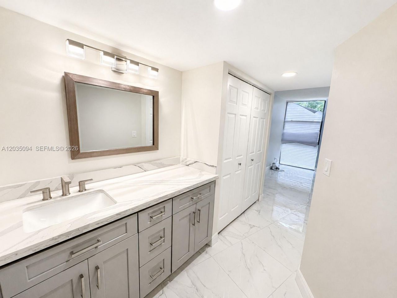 3301 N Country Club Dr , Unit 305, Aventura, FL 33180 Photo
