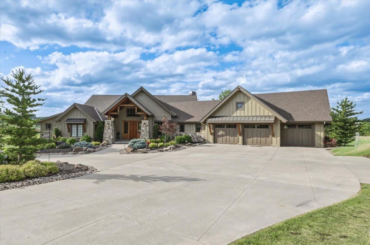 29616 Coldwater Avenue, Honey Creek, IA 51542 Main Photo