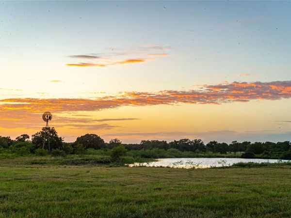 2625 Burke RD, Flatonia, TX 78941