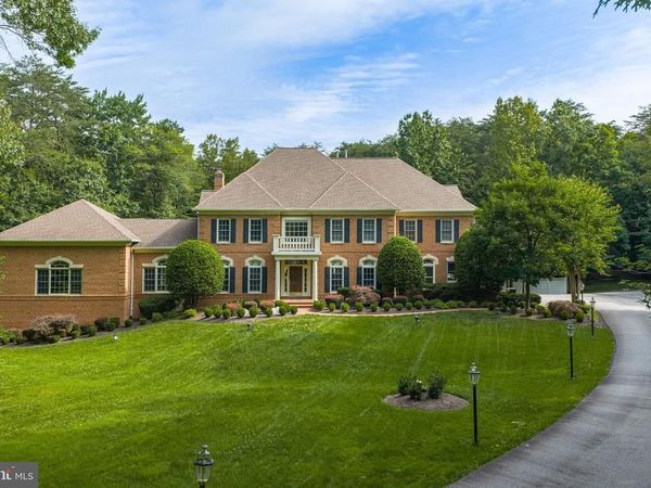 8261 ROSELAND DRIVE, FAIRFAX STATION, VA 22039