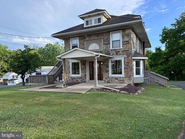 228 N CENTRE AVENUE, LEESPORT, PA 19533