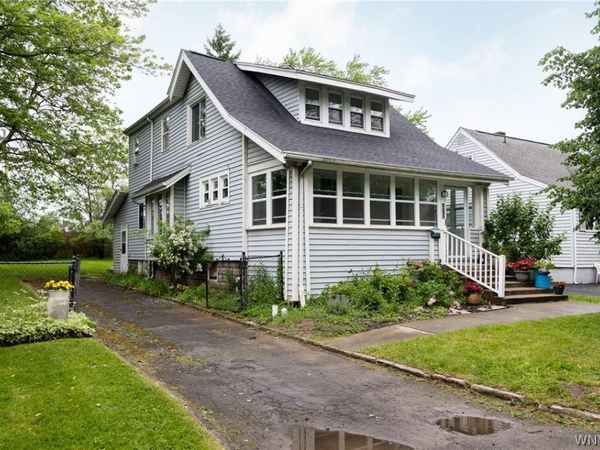 167 Royal Parkway W, Williamsville, NY 14221