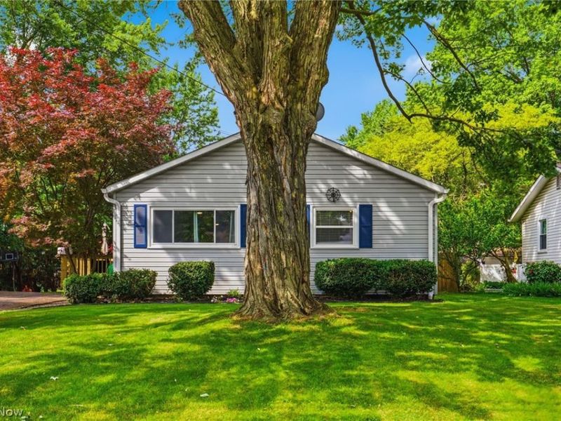 1122 Bel Air Drive NW, North Canton, OH 44720 Photo 4