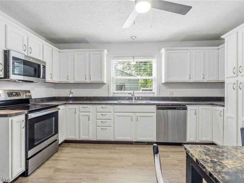 1122 Bel Air Drive NW, North Canton, OH 44720 Photo 9