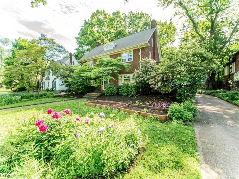 1327 Oakridge Drive, Cleveland Heights, OH 44121 Photo 3