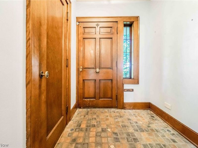 1327 Oakridge Drive, Cleveland Heights, OH 44121 Photo 6