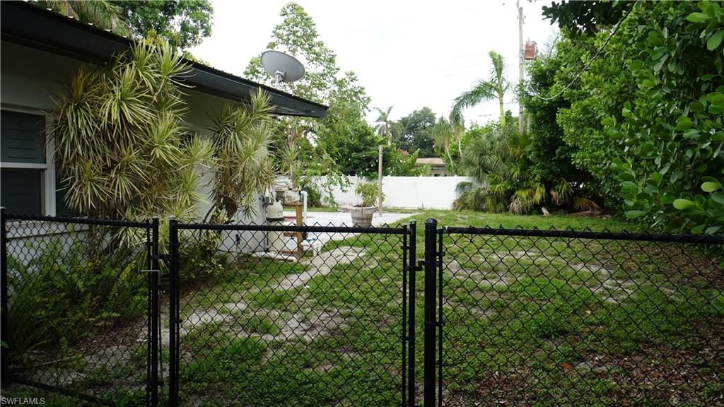 544 Bayside Dr , Fort Myers, FL 33919 Photo
